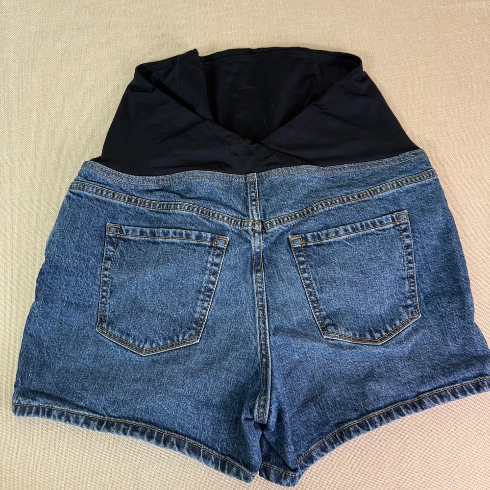 Isabel Maternity by Ingrid & Isabel Denim Midi Shorts Over Belly Blue Size 6 - Picture 2 of 7